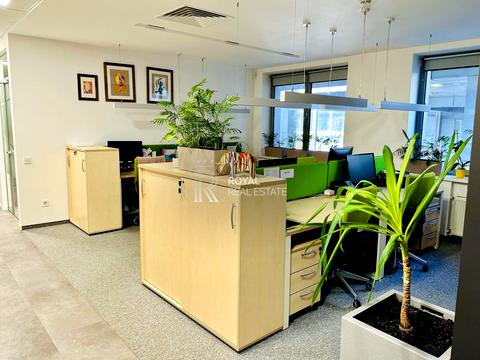 комерційна за адресою Спортивна пл., 3