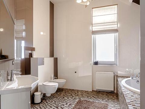 дом по адресу Київська вул.