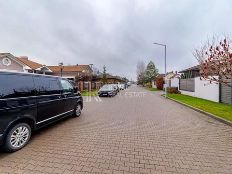 будинок за адресою Абрикосова вул., 8