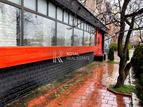 комерційна за адресою Володимира Івасюка, 1