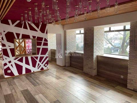 комерційна за адресою Володимира Івасюка, 1