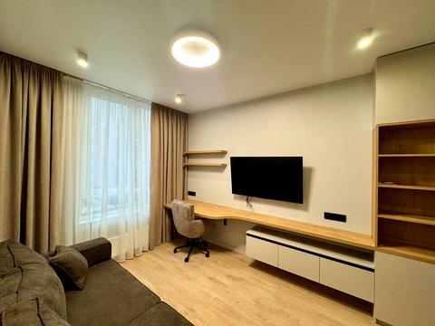 квартира за адресою Салютна вул., 2к19 Коло