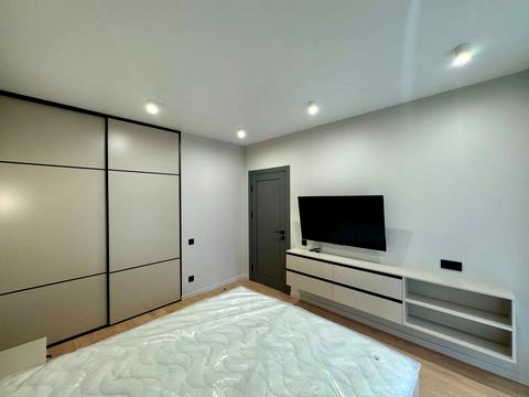 квартира за адресою Салютна вул., 2к19 Коло