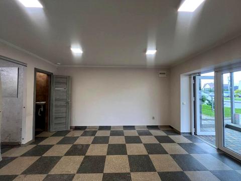 комерційна за адресою Весняна вул., 8