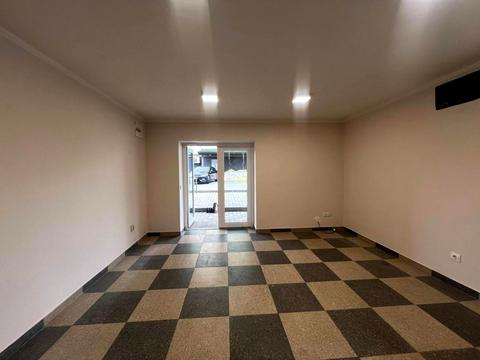 комерційна за адресою Весняна вул., 8