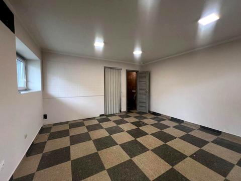 комерційна за адресою Весняна вул., 8