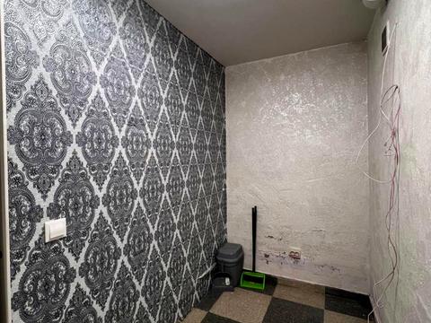 комерційна за адресою Весняна вул., 8