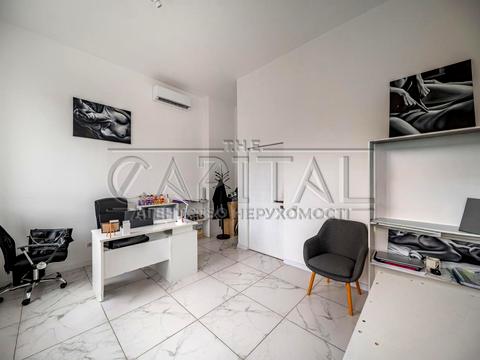 комерційна за адресою Болсуновська вул. (Сергія Струтинського), 4