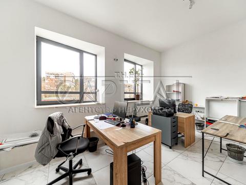 комерційна за адресою Болсуновська вул. (Сергія Струтинського), 4