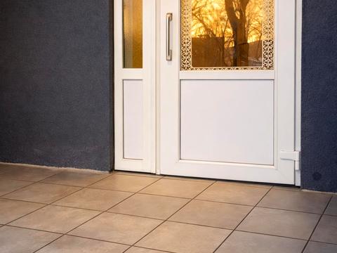 комерційна за адресою бул. Миколи Руденка, 15