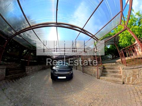 будинок за адресою Грушевського вул.