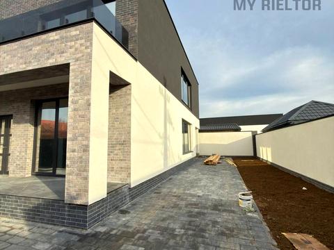 будинок за адресою Центральна, 5