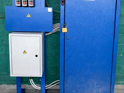 комерційна за адресою Вокзальна, 2