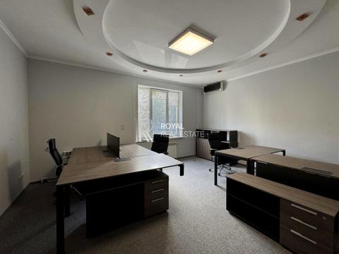 комерційна за адресою Князів Острозьких вул. (Московська), 46