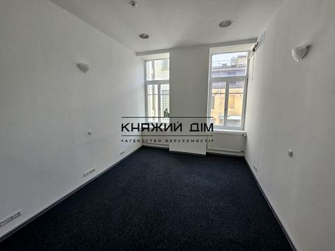 коммерческая по адресу Музейний пер., 4