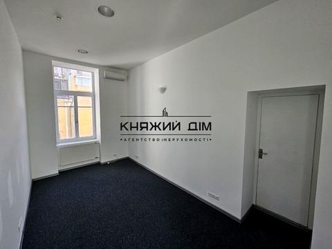 коммерческая по адресу Музейний пер., 4