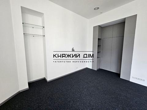 коммерческая по адресу Музейний пер., 4