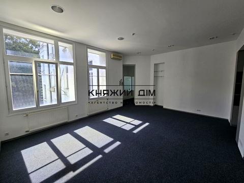 коммерческая по адресу Музейний пер., 4