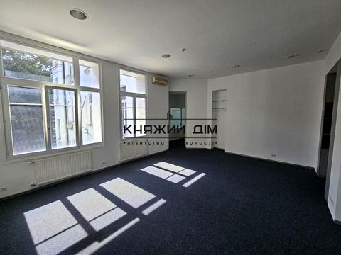 коммерческая по адресу Музейний пер., 4
