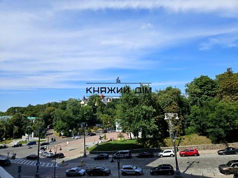 коммерческая по адресу Музейний пер., 4