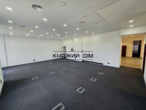 коммерческая по адресу Музейний пер., 4