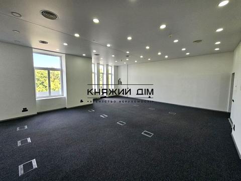 коммерческая по адресу Музейний пер., 4