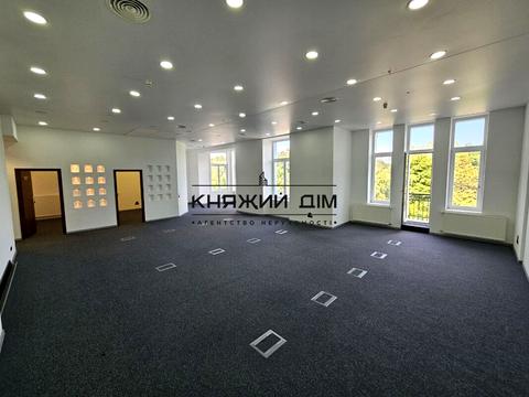 коммерческая по адресу Музейний пер., 4