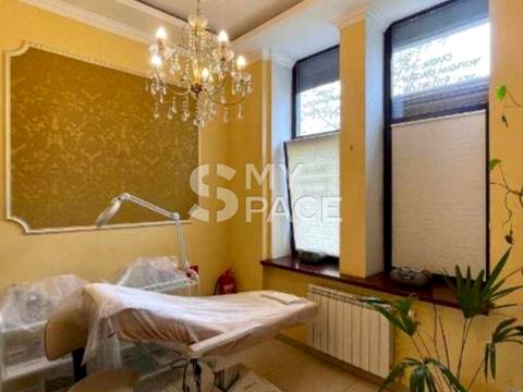 комерційна за адресою Драгоманова вул., 6-А