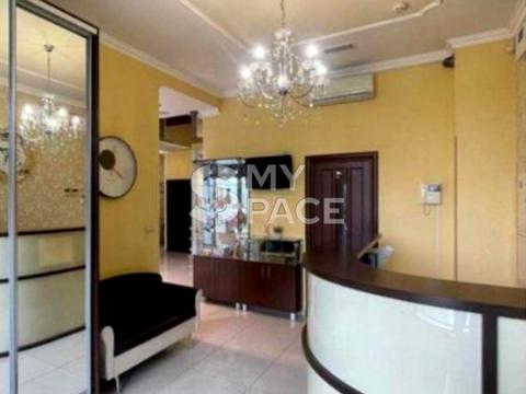 комерційна за адресою Драгоманова вул., 6-А