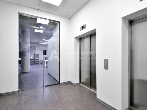 комерційна за адресою Саксаганського вул., 120