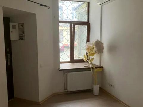 коммерческая по адресу Дворянська, 35