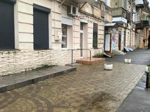 коммерческая по адресу Дворянська, 35