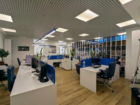 коммерческая по адресу Михаила Грушевского ул., 9б