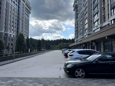 комерційна за адресою Університетська вул., 3/3