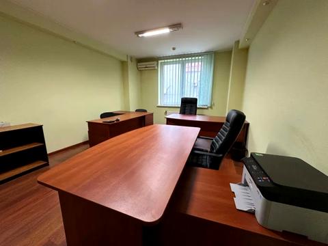 комерційна за адресою Раїси Окіпної вул., 4-А