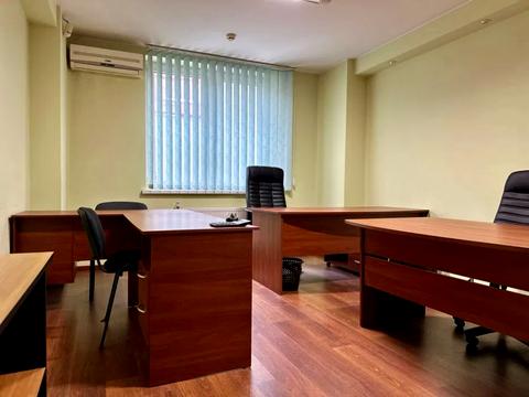 комерційна за адресою Раїси Окіпної вул., 4-А