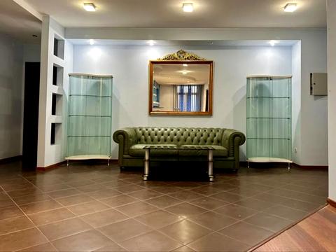 комерційна за адресою Раїси Окіпної вул., 4-А