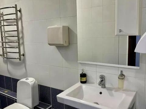 комерційна за адресою Раїси Окіпної вул., 4-А