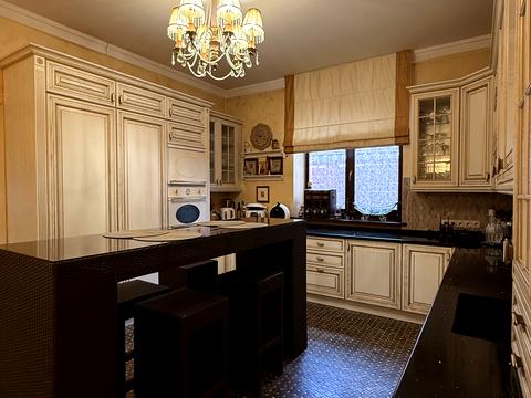 дом по адресу Каменярів ул.