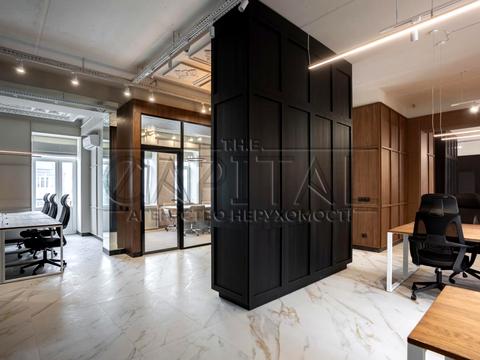 комерційна за адресою Еспланадна вул., 32-В