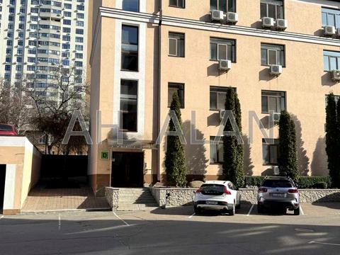 коммерческая по адресу Авиаконструктора Игоря Сикорского ул. (Танковая), 8