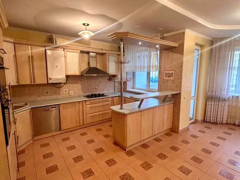 квартира за адресою Військова вул., 2