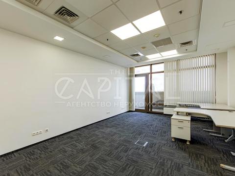 комерційна за адресою Київ, Богдана Хмельницького вул., 9