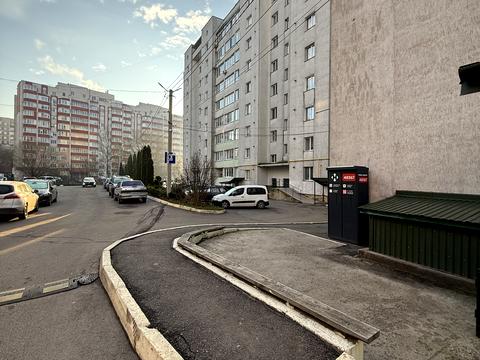 комерційна за адресою Степана Бандери вул., 40/1а