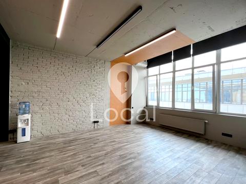 комерційна за адресою Дніпровська набережна вул., 14