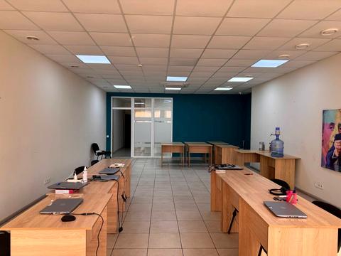 комерційна за адресою Дніпро, Володимира Мономаха вул. (Московська), 17