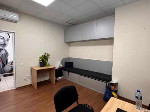 комерційна за адресою Дніпро, Володимира Мономаха вул. (Московська), 17