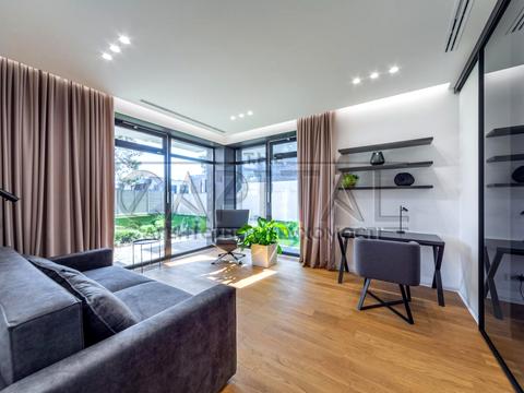 дом по адресу Осіння