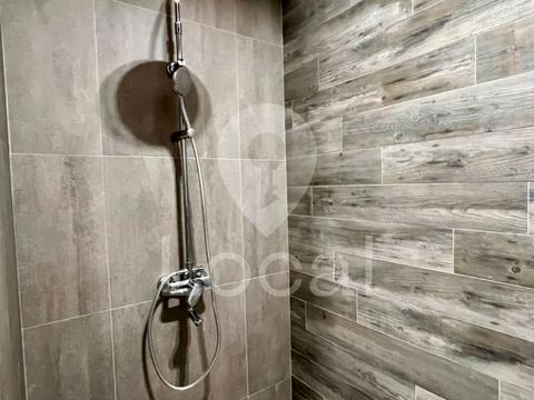 комерційна за адресою Дніпровська набережна вул., 14