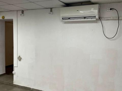 комерційна за адресою Квітова вул., 26